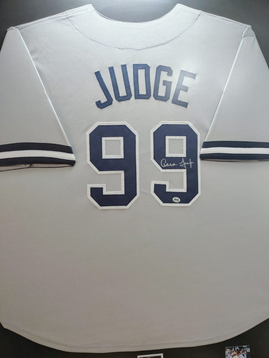Tarjeta Autographed New York Yankees Aaron Judge Gray Jersey Majestic/Fanatics 2018